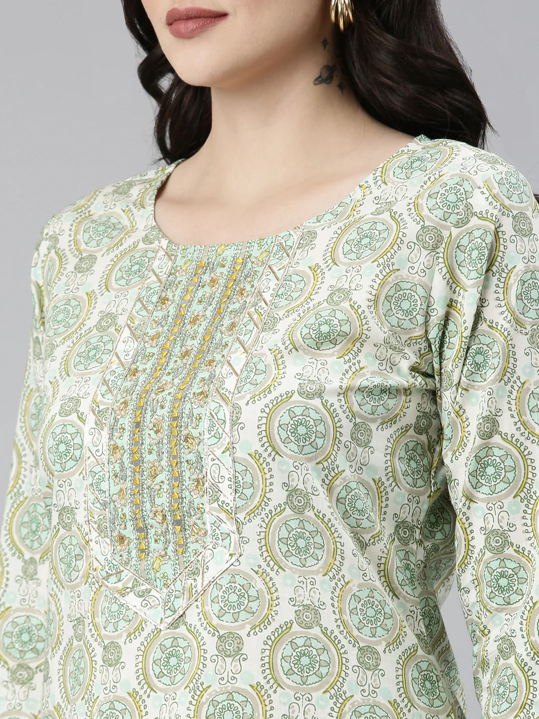 Neerus Green Regular Straight Printed Kurta And Trousers With Dupatta - Image 4
