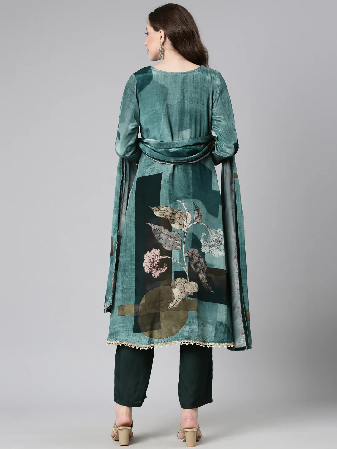 Neerus Green Solid Straight Kurta and Trousers With Dupatta - Image 3