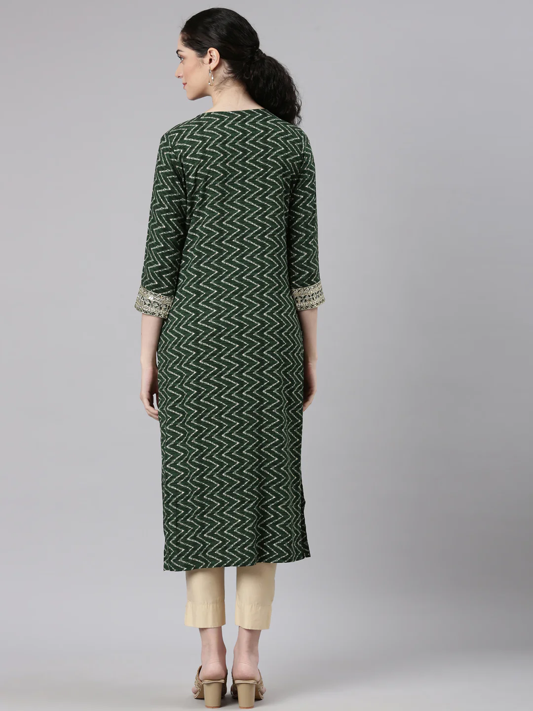 Neerus Green Straight Casual Chevron Kurta - Image 4