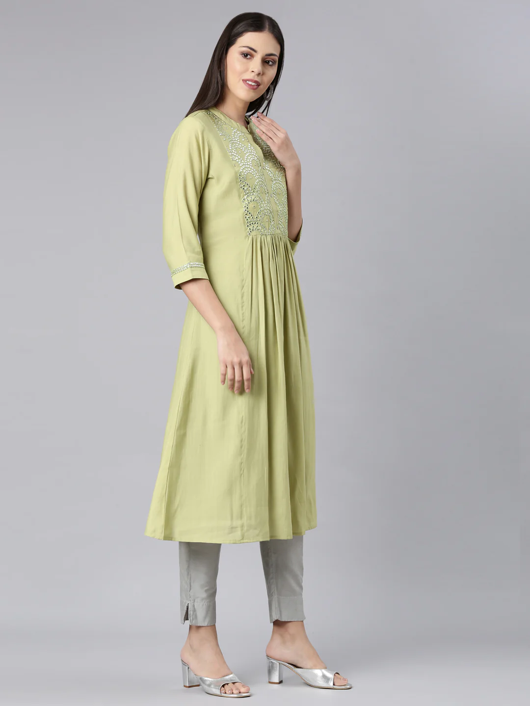Neerus Green Straight Casual Solid Anarkali Kurta - Image 3