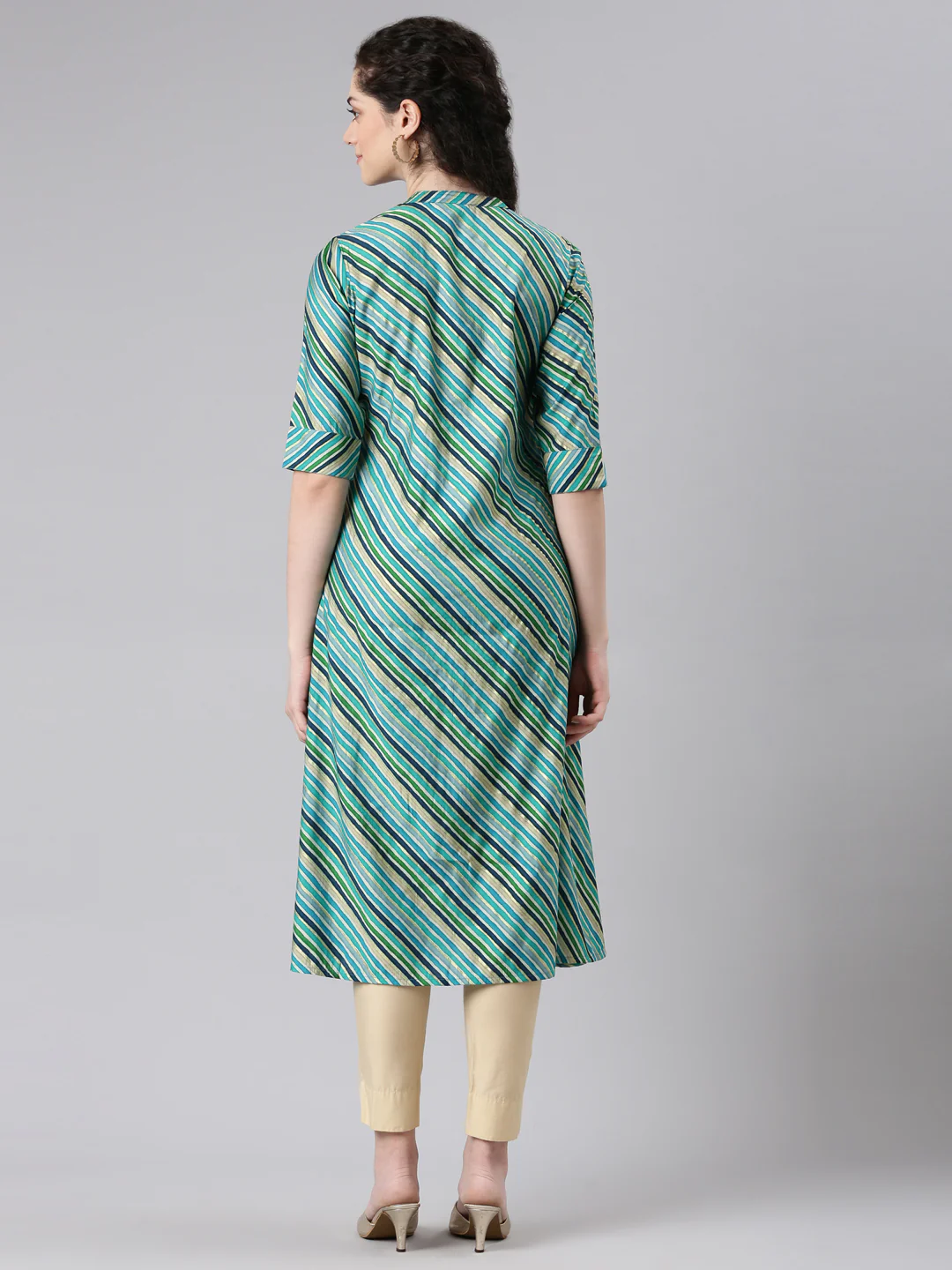 Neerus Green Straight Casual Panelled Kurta - Image 3