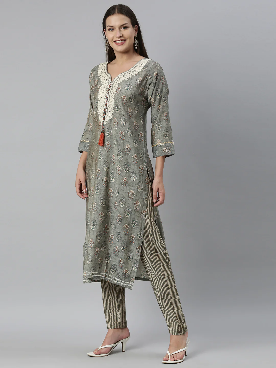 Neerus Grey Color Muslin Fabric Kurta Set - Image 3