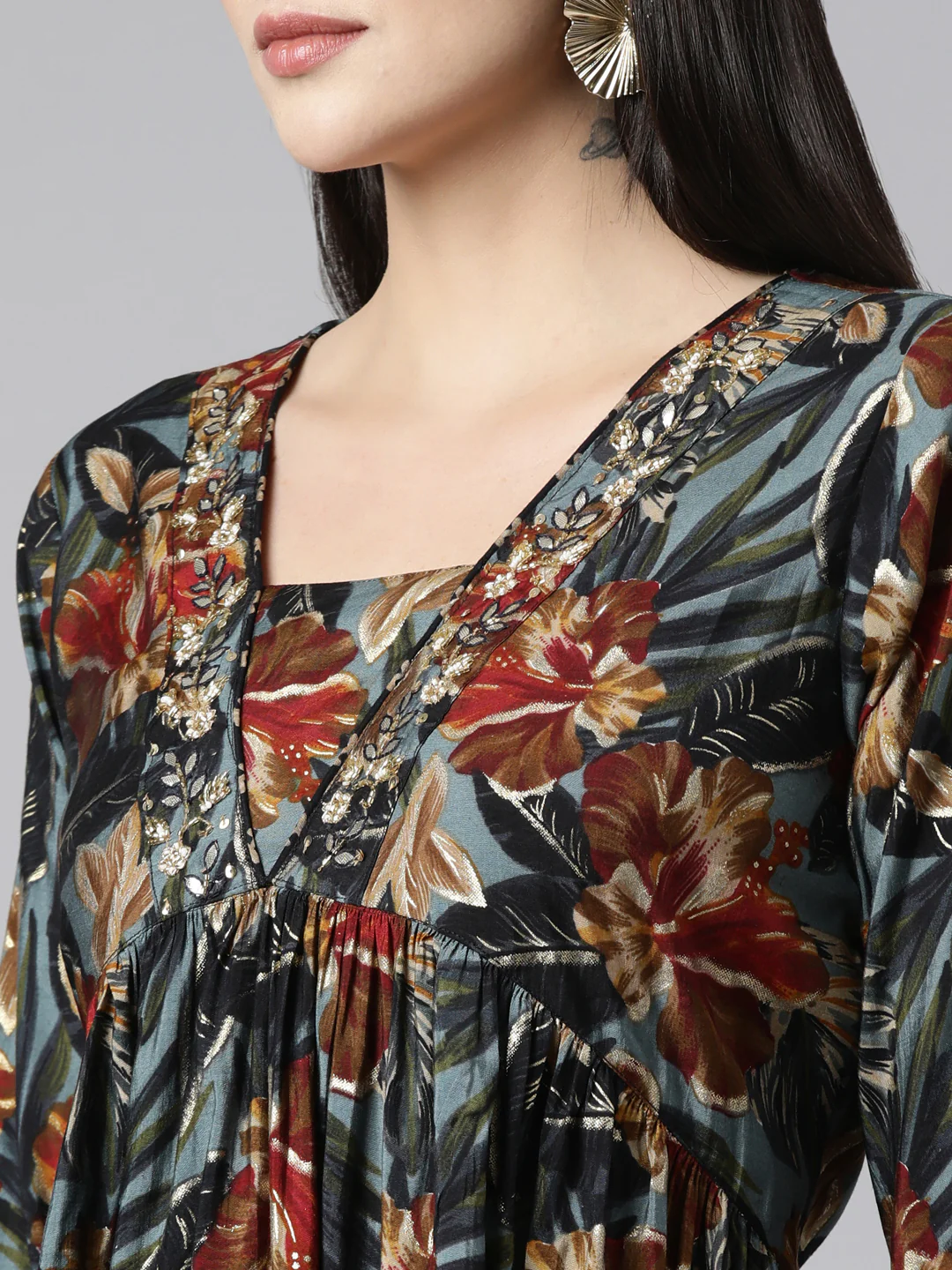 Neerus Grey Pleated Straight Floral Kurta And Trousers With Dupatta - Image 4