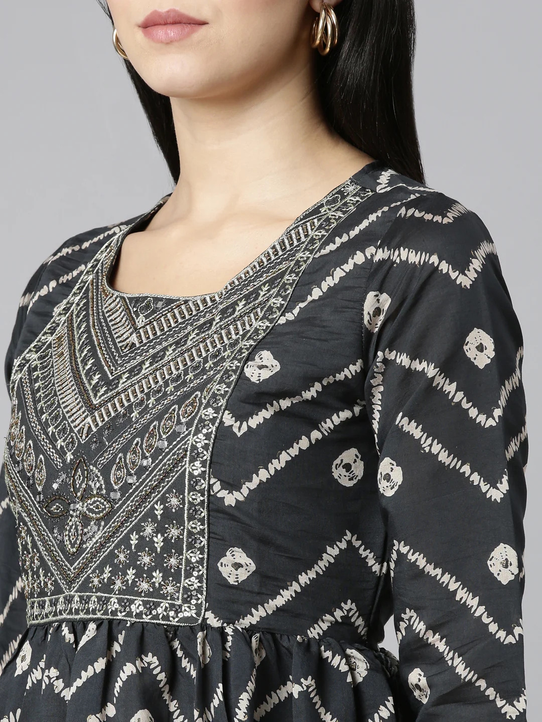 Neerus Grey Pleated Straight Printed Kurta And Trousers With Dupatta - Image 4