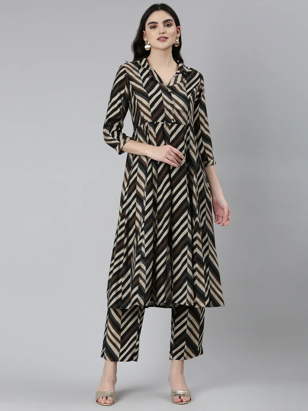 Neerus Grey Regular Straight Chevron Kurta Sets And Trousers