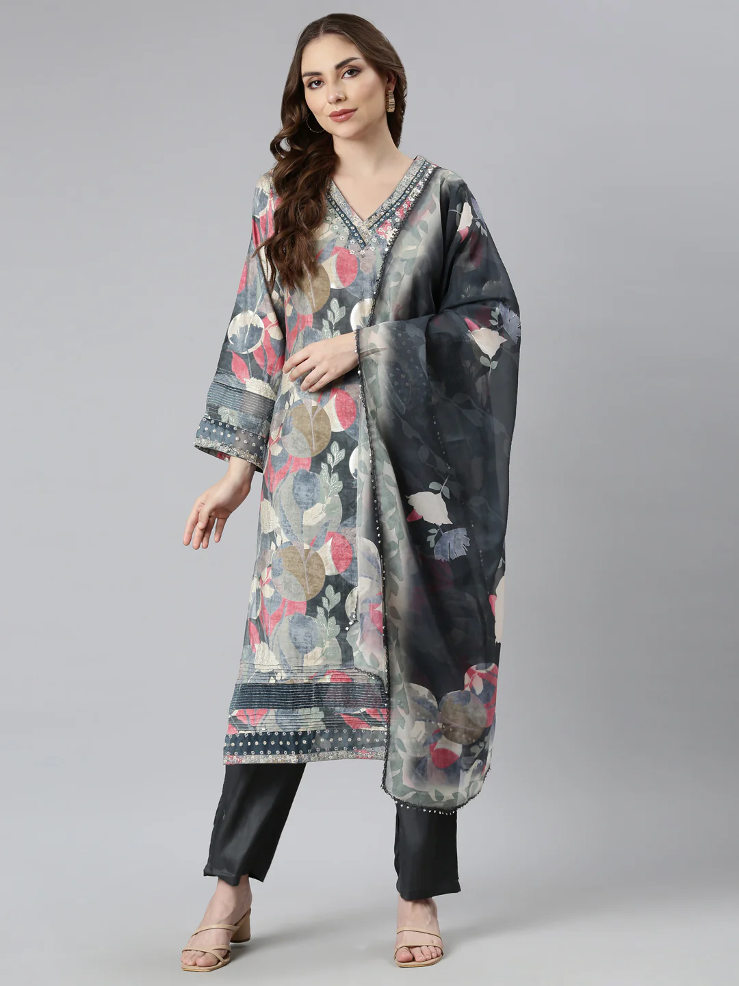 Neerus Grey Regular Straight Floral Kurta And  Trousers With Dupatta - Image 5