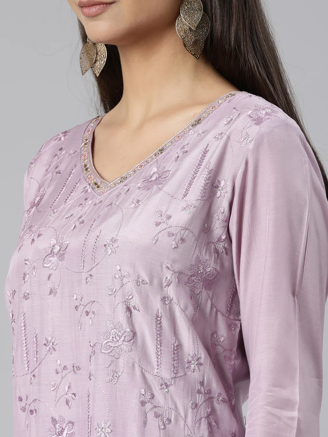 Neerus Lavender Regular Straight Floral Kurta And Trousers With Dupatta - Image 4