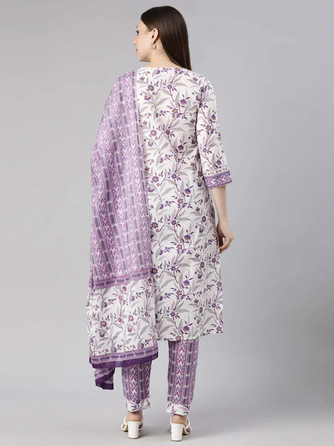 Neerus Lavender Regular Straight Floral Kurta And  Trousers With Dupatta - Image 3