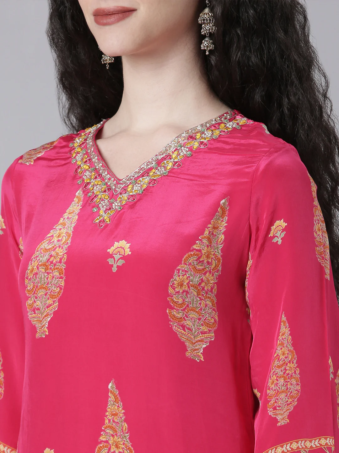 Neerus Magenta Printed Straight Kurta and Trousers With Dupatta - Image 4