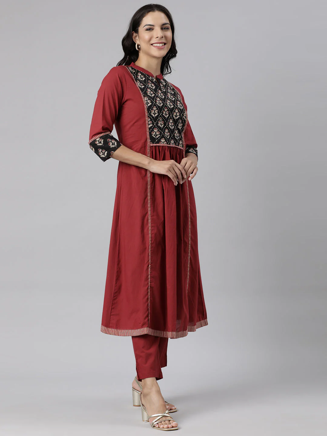 Neerus Maroon Panelled Printed Kurta And Trousers - Image 3