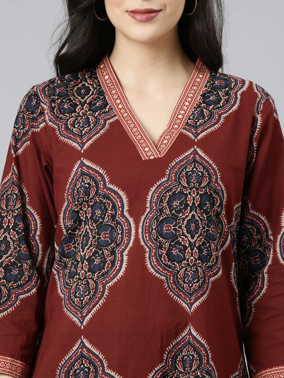 Neerus Maroon Printed Straight Kurta and Trousers - Image 4