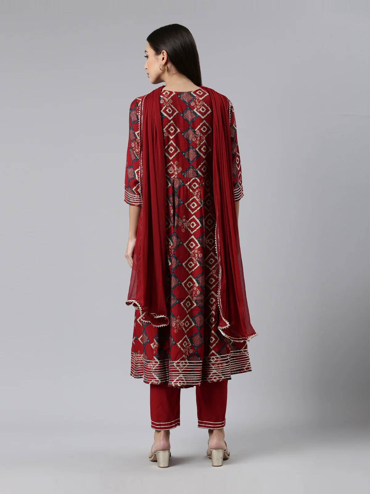Neerus Maroon Regular Calf Length Printed Kurta Solid Trousers With Dupatta - Image 3