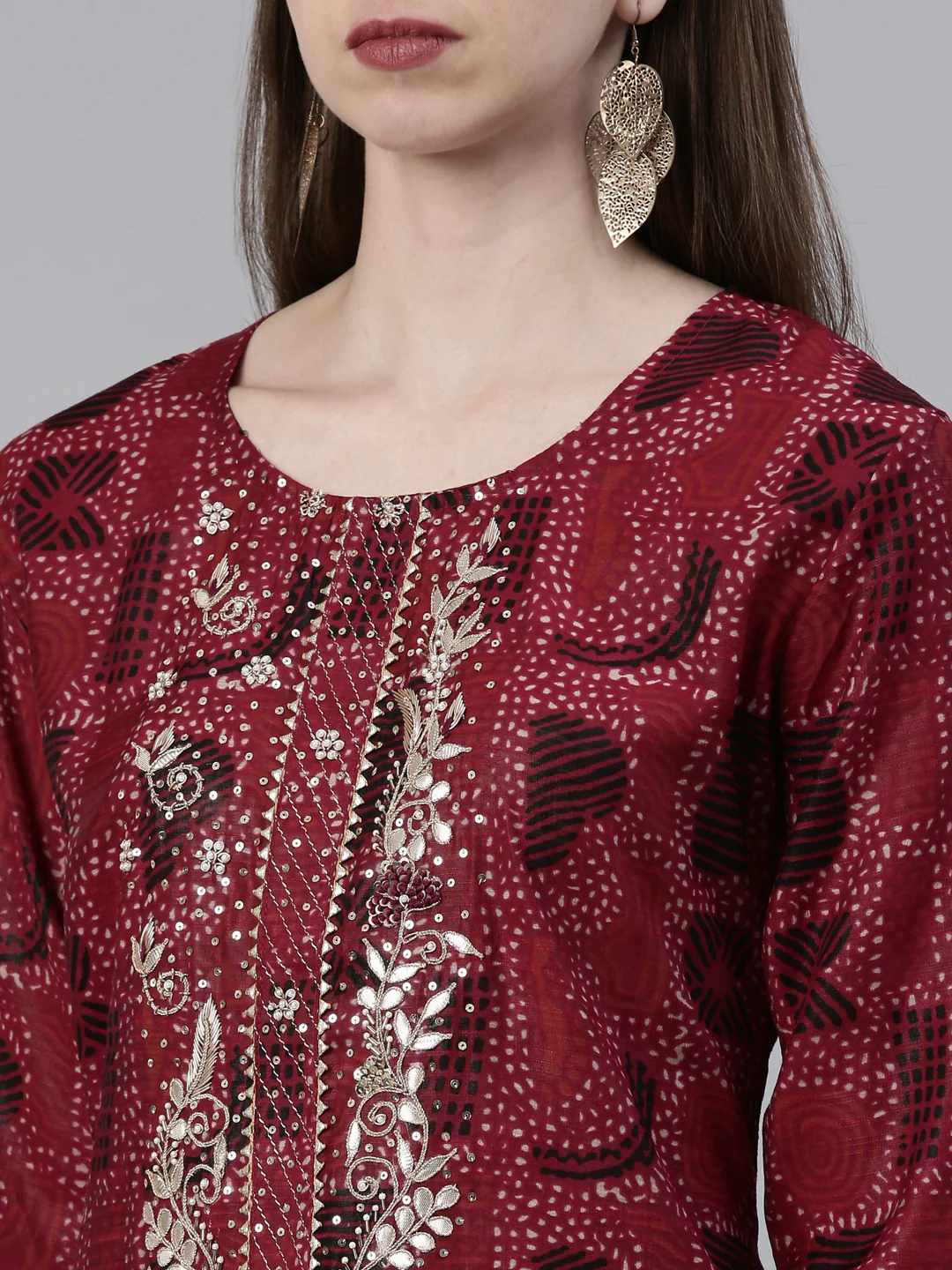 Neerus Maroon Regular Knee Length Printed Kurta Solid Trousers With Dupatta - Image 4