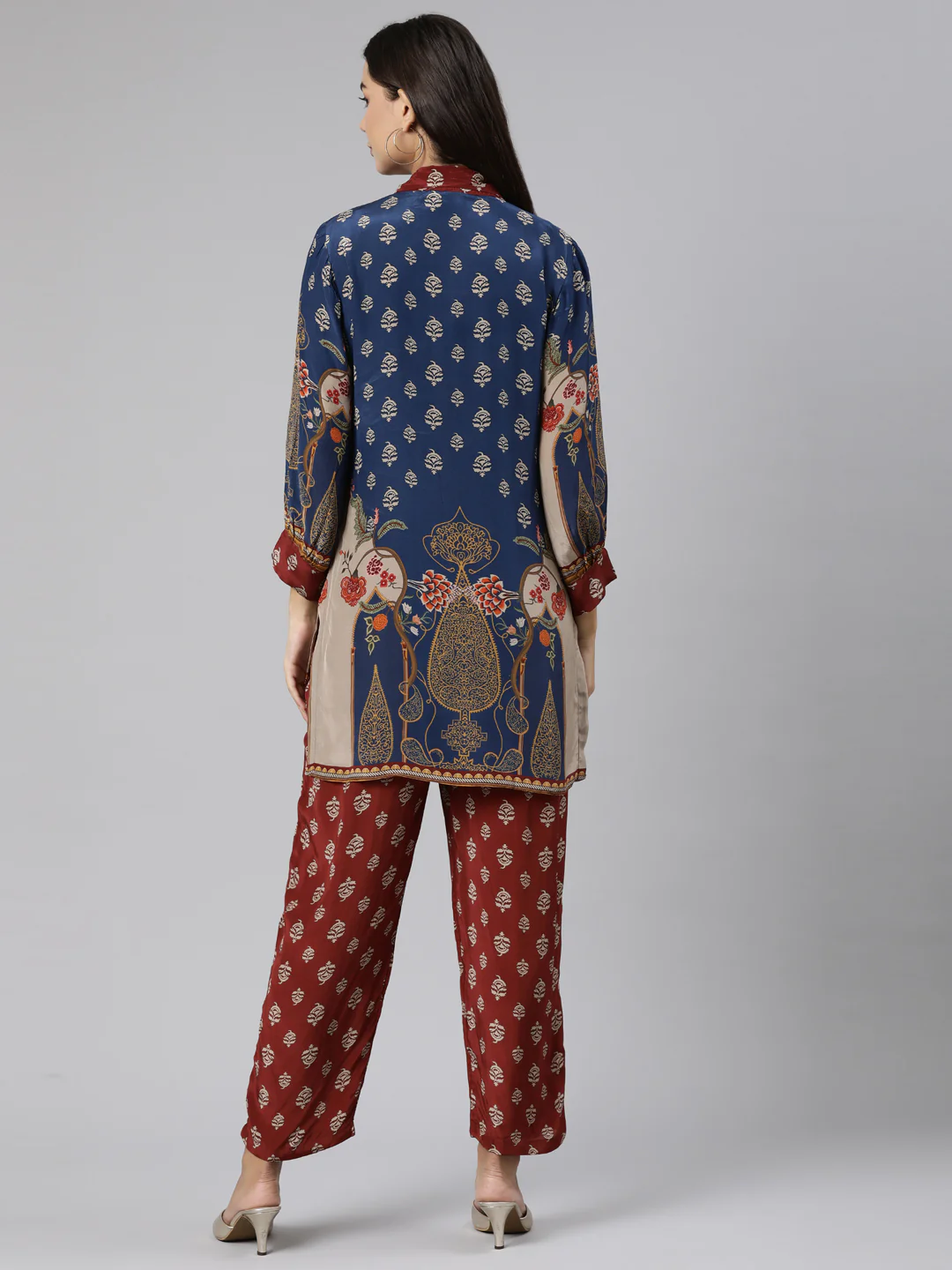 Neerus Maroon Regular Straight Floral Kurta And Trousers - Image 3
