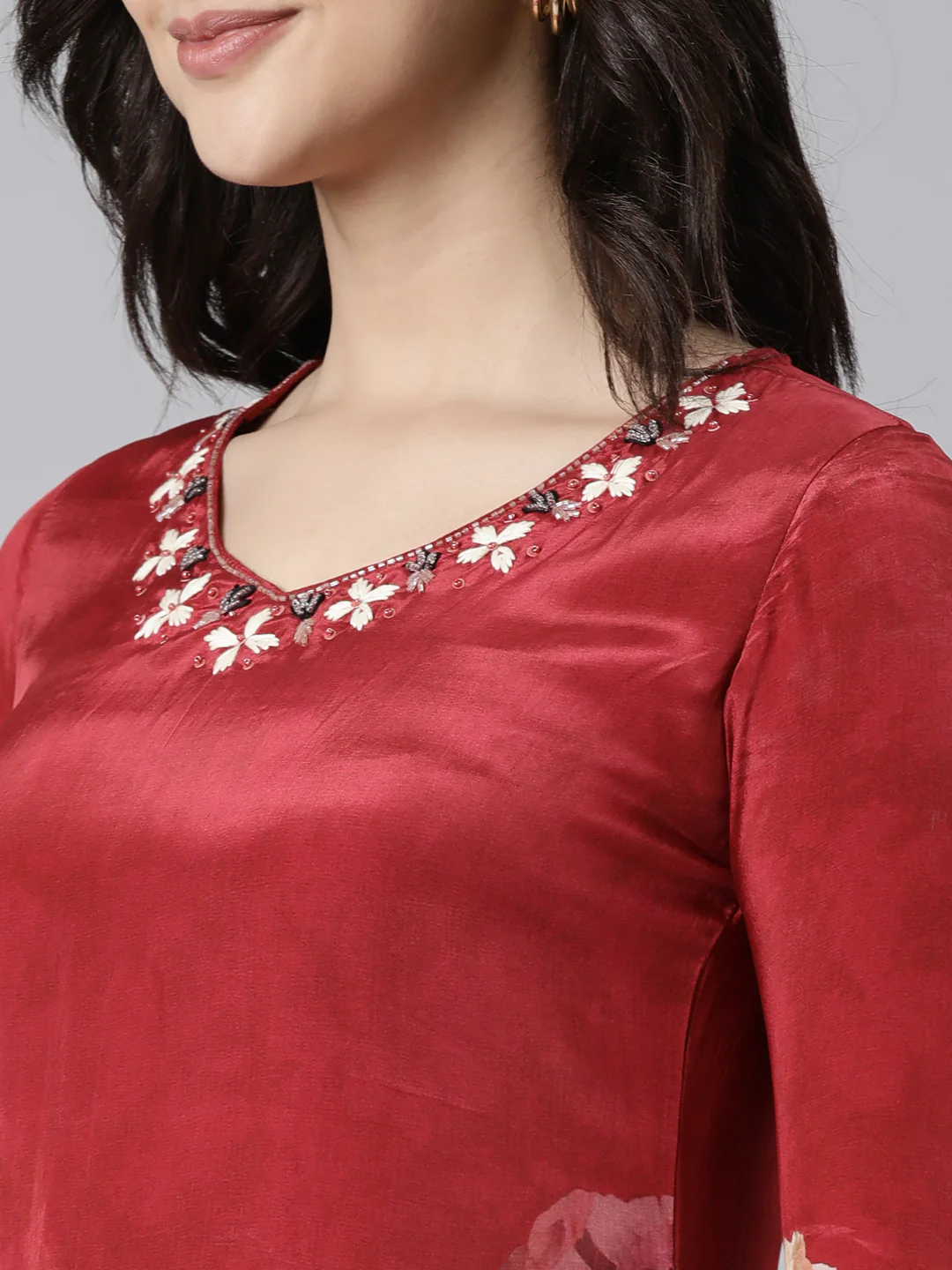 Neerus Maroon Regular Straight Floral Kurta And Trousers With Dupatta - Image 4
