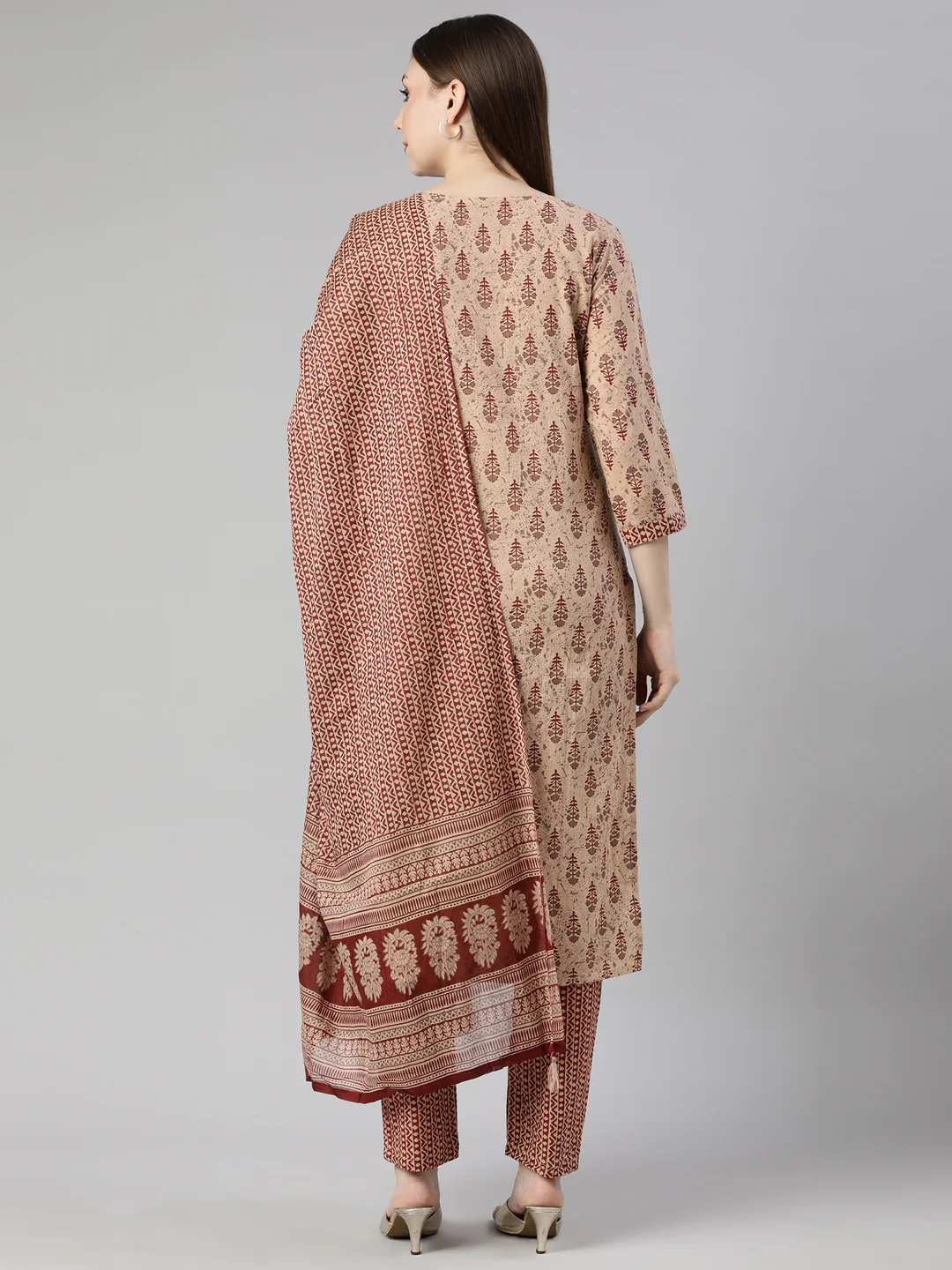 Neerus Maroon Regular Straight Floral Kurta And  Trousers With Dupatta - Image 3