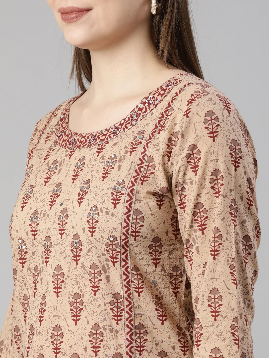 Neerus Maroon Regular Straight Floral Kurta And  Trousers With Dupatta - Image 4
