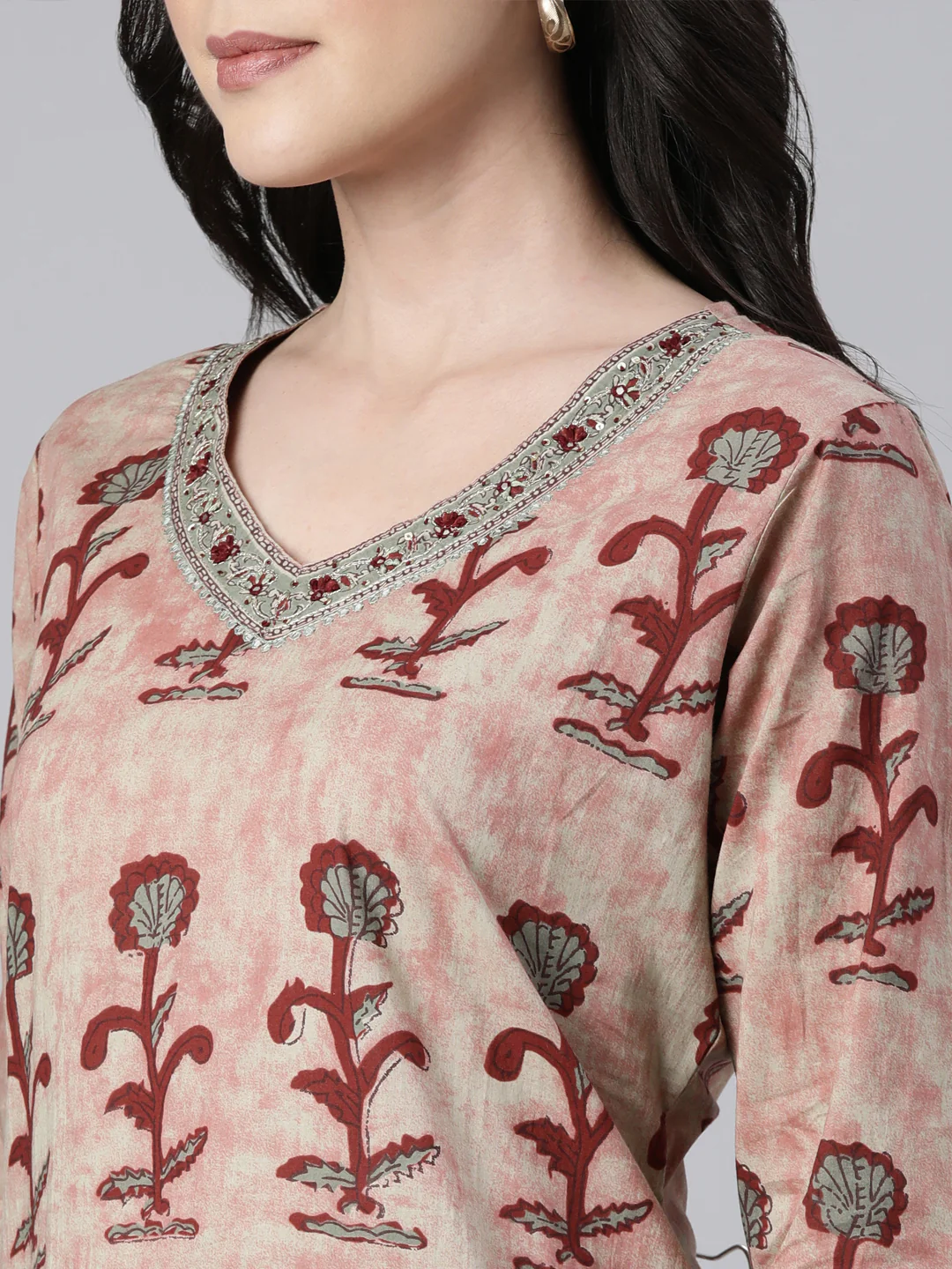 Neerus Maroon Regular Straight Floral Kurta And  Trousers With Dupatta - Image 4