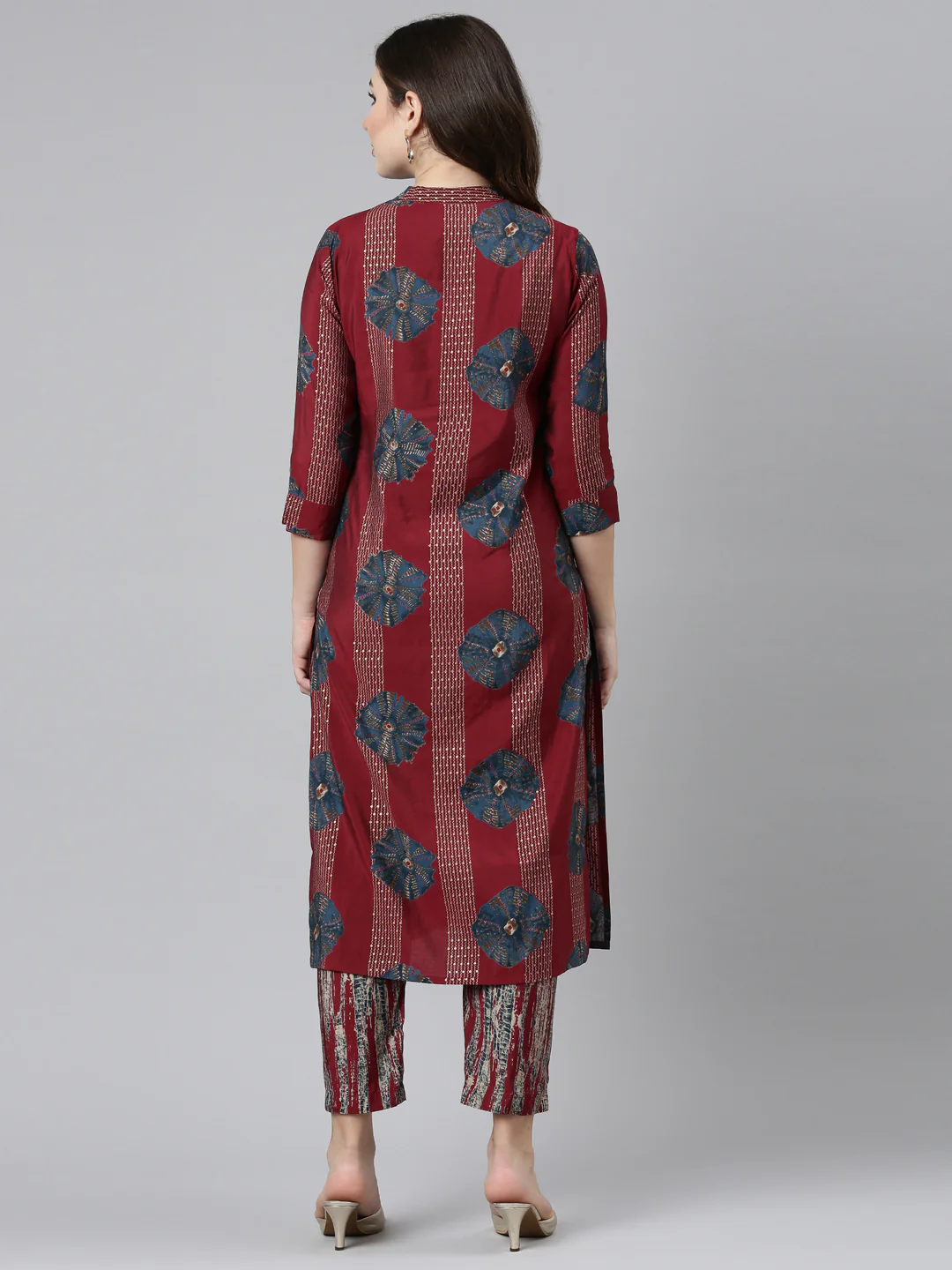 Neerus Maroon Regular Straight Printed Kurta And Trousers - Image 3
