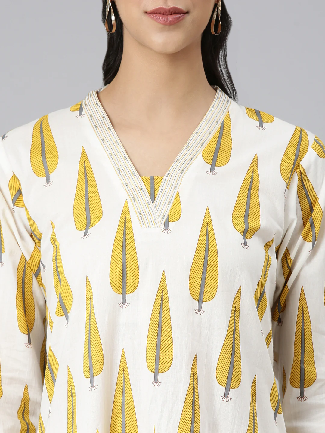 Neerus Mustard Casual Printed Curved Kurta and Trousers - Image 4