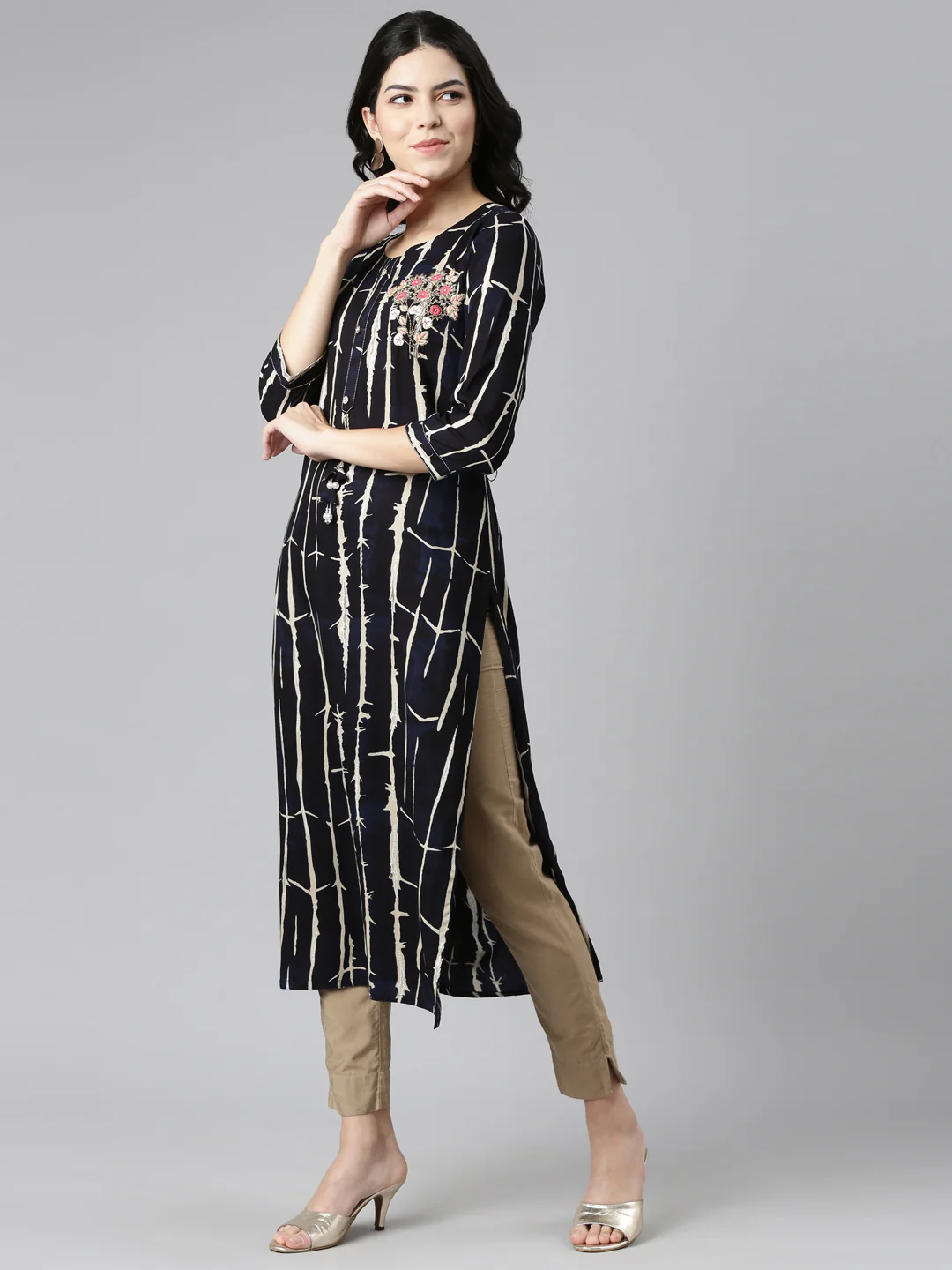 Neerus Navy Blue Regular Straight Printed Kurta - Image 2