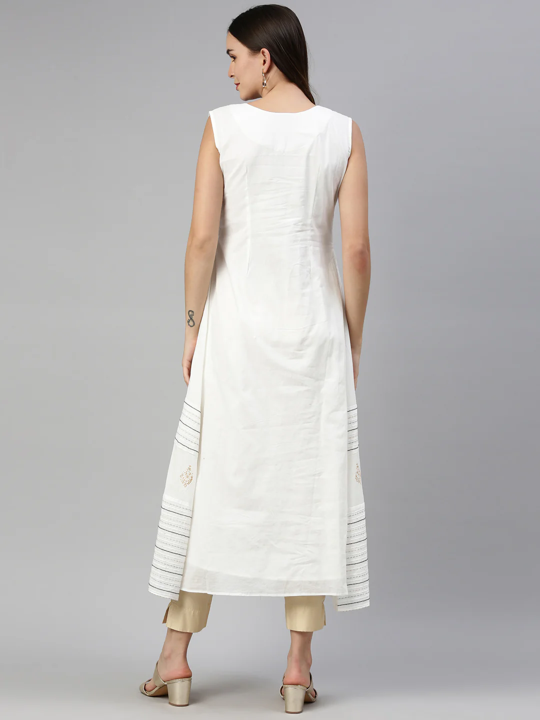 Neerus Off White Color Mulmul Fabric Kurta - Image 5
