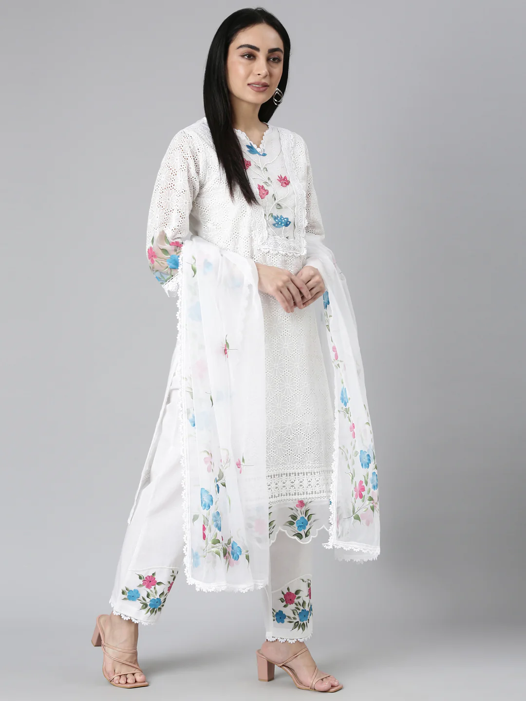 Neerus Off White Regular Scalloped Solid Kurta and Trousers With Dupatta - Image 5