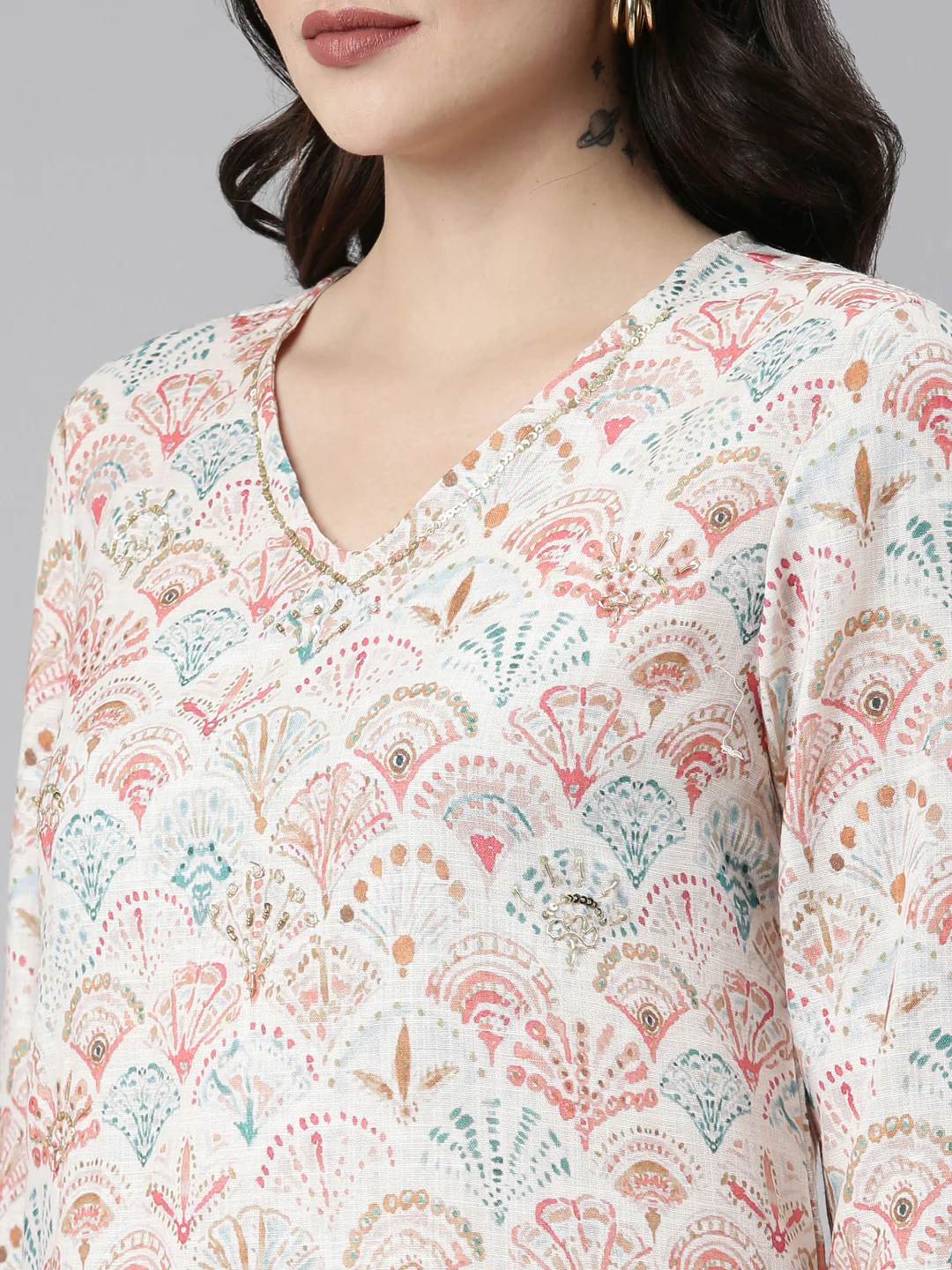 Neerus Off White Regular Straight Printed Kurta And Trousers - Image 4
