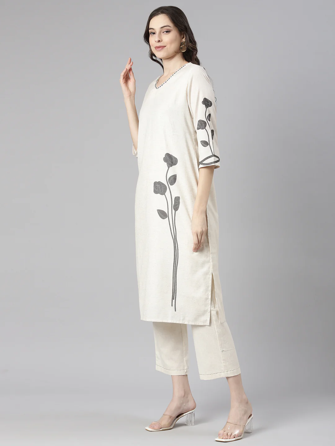 Neerus Off White Solid Straight Kurta and Trousers With Dupatta - Image 2