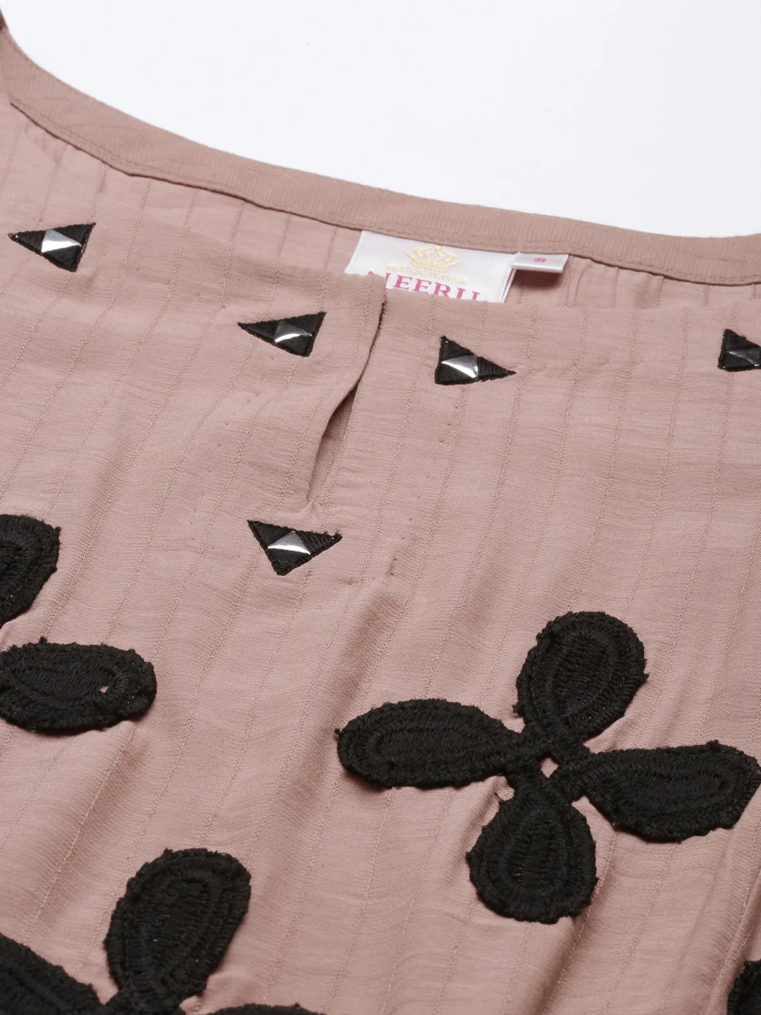 Neerus Onion Color Muslin Fabric Kurta - Image 2