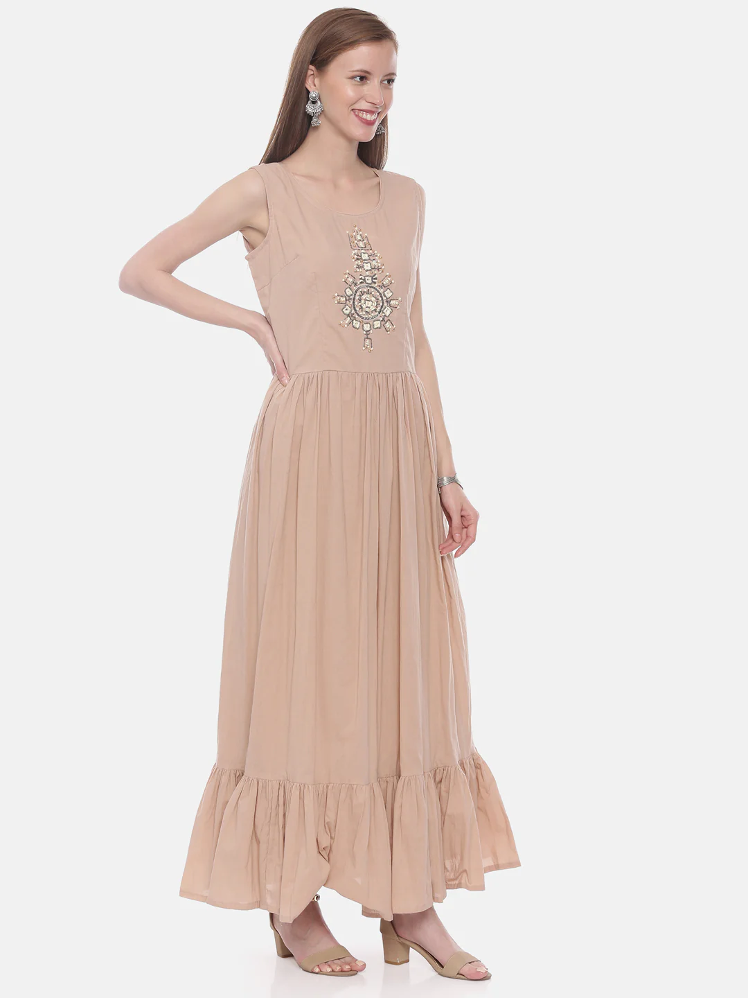 Neerus Peach Embellished A Line Kurta With Shrug - Image 4