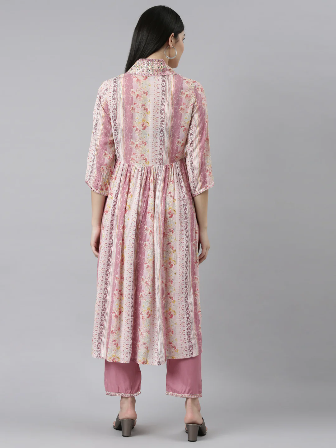 Neerus Pink Regular Straight Floral Kurta And Trousers - Image 3