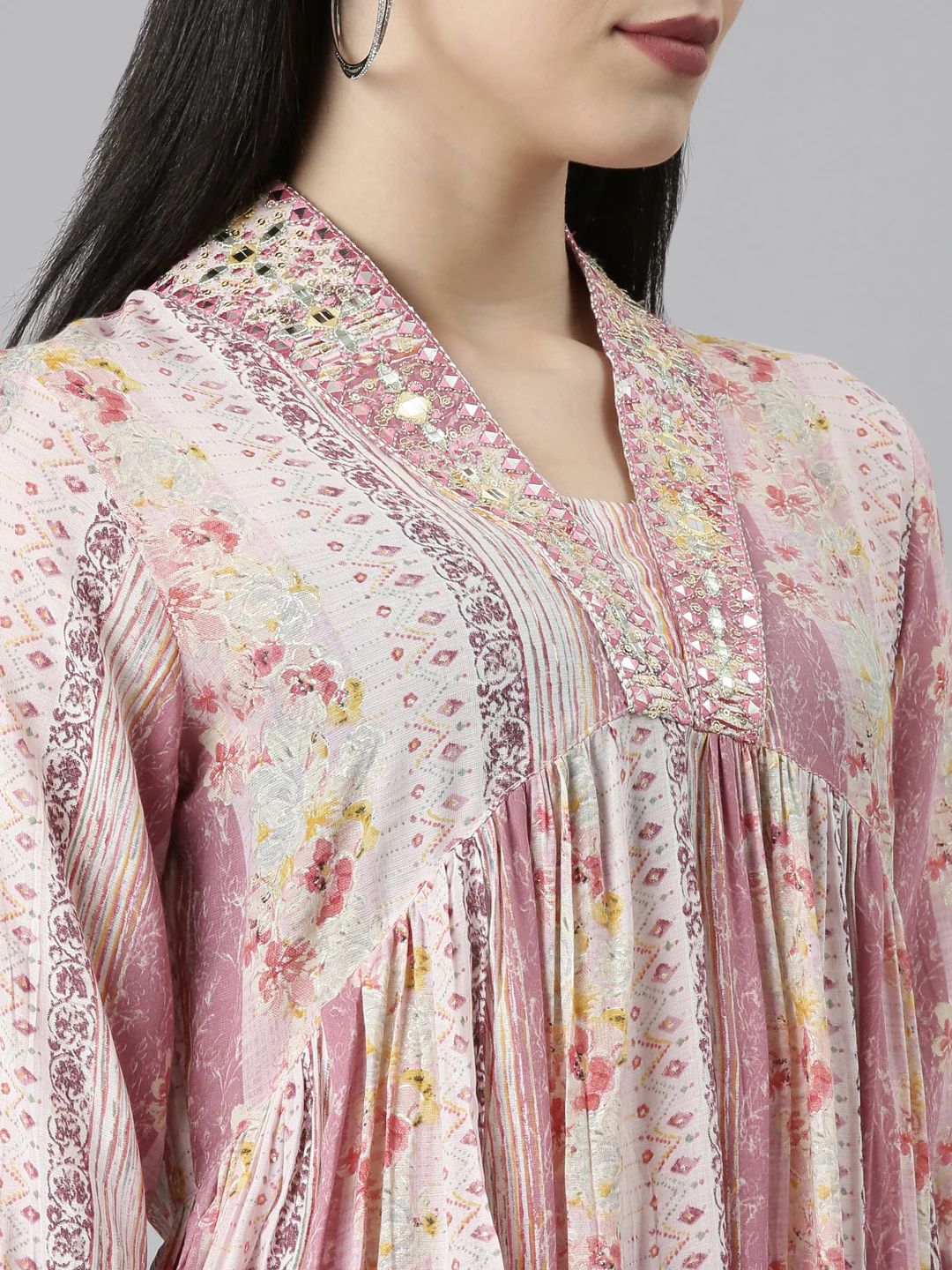 Neerus Pink Regular Straight Floral Kurta And Trousers - Image 4