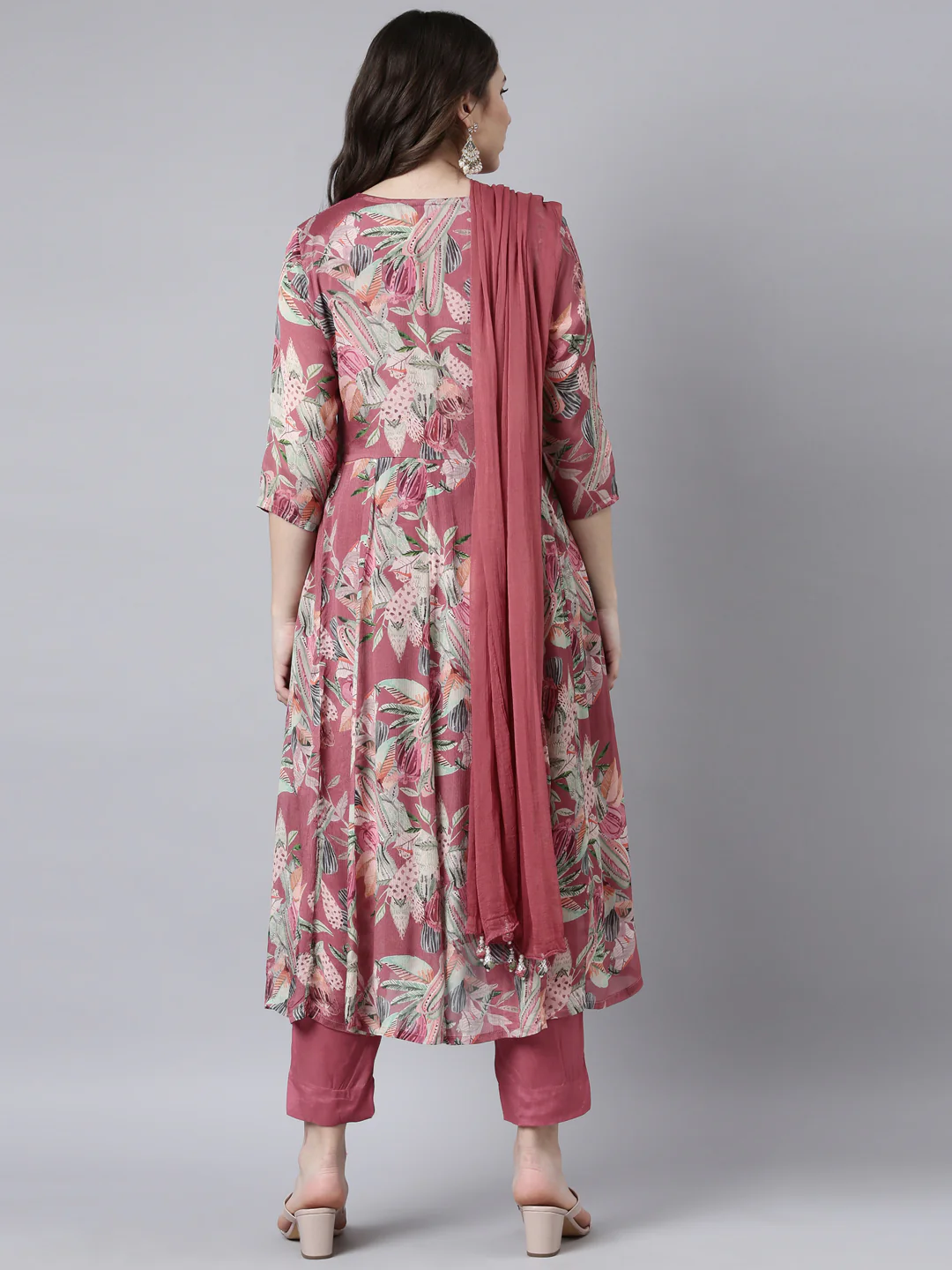 Neerus Pink Regular Straight Floral Kurta And Trousers With Dupatta - Image 3