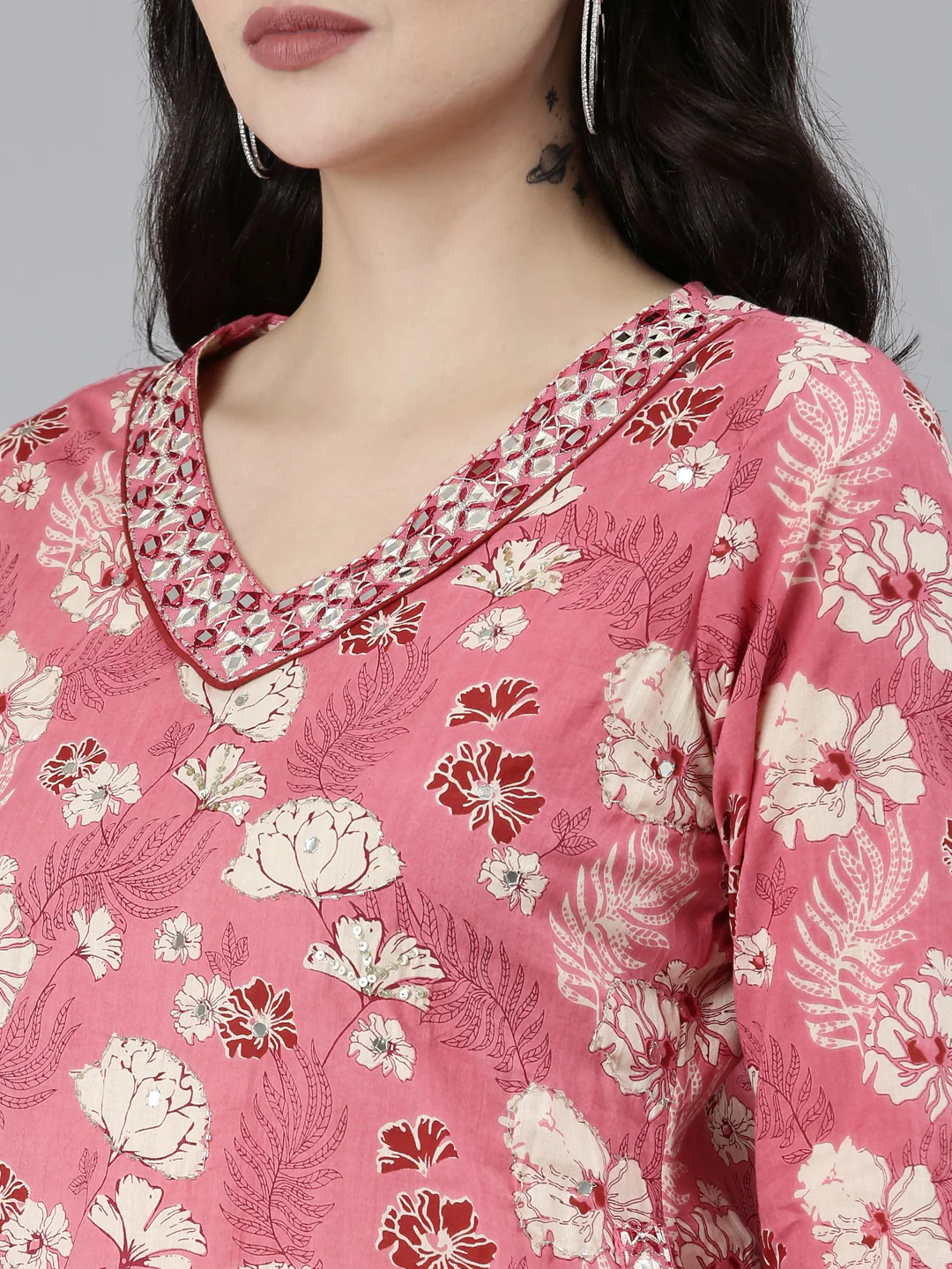 Neerus Pink Regular Straight Floral Kurta Sets And Salwar With Dupatta - Image 4