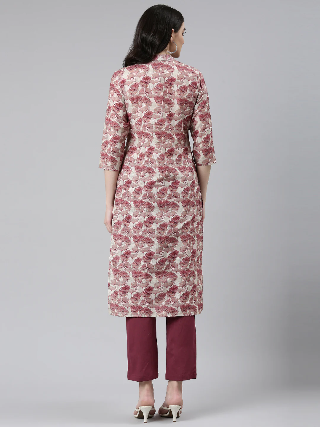 Neerus Pink Regular Straight Printed Kurta And Trousers - Image 3