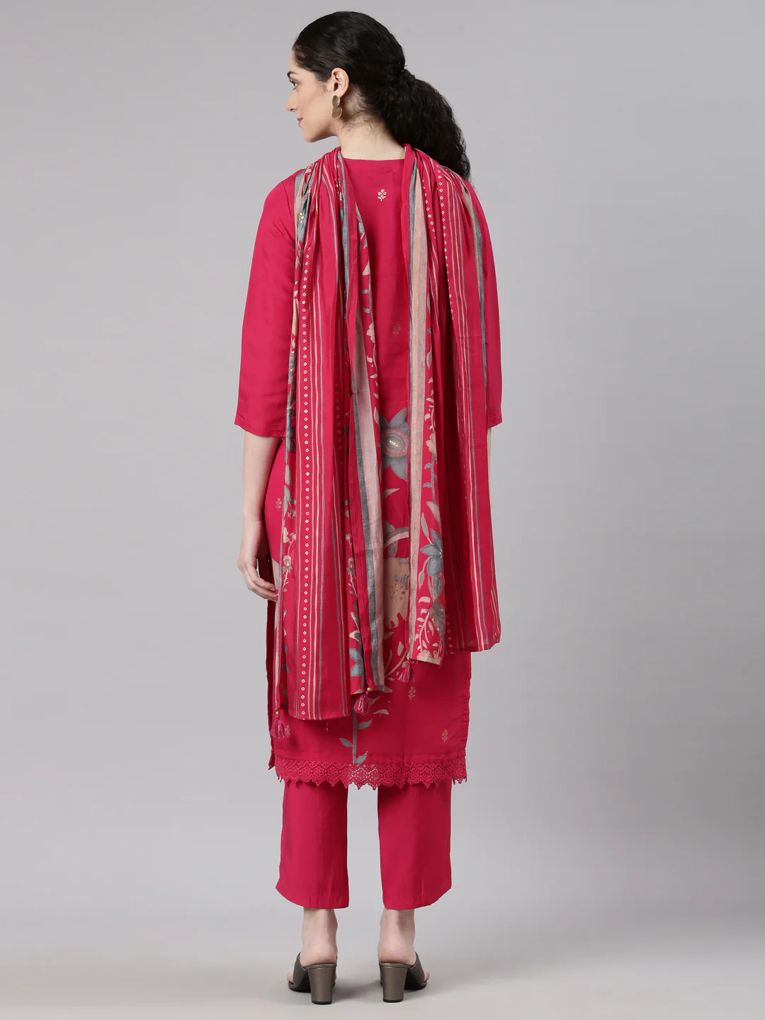 Neerus Pink Straight Casual Floral Kurta and Trouser with Dupatta - Image 4