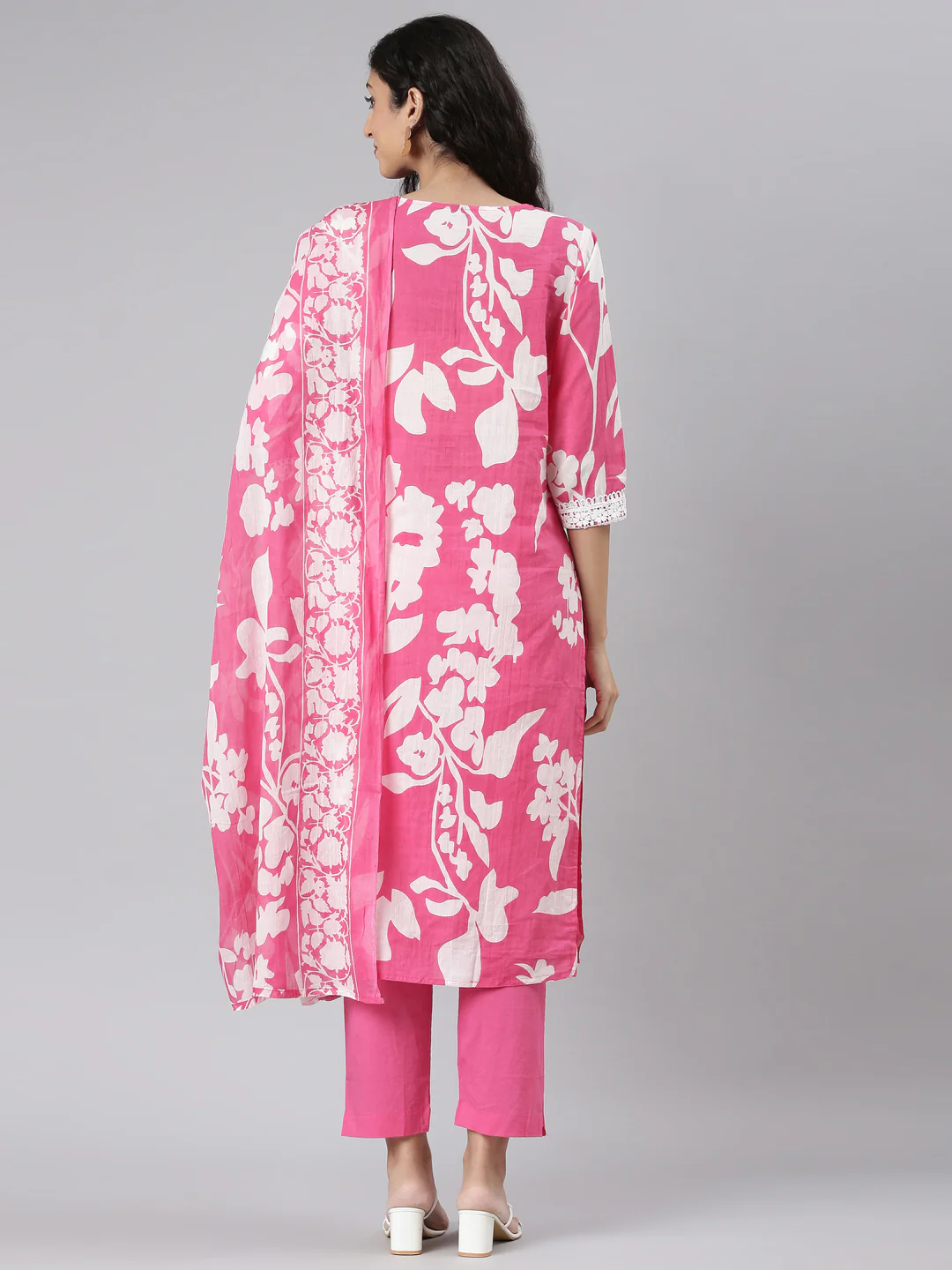 Neerus Pink Straight Casual Floral Kurta and Trouser with Dupatta - Image 4