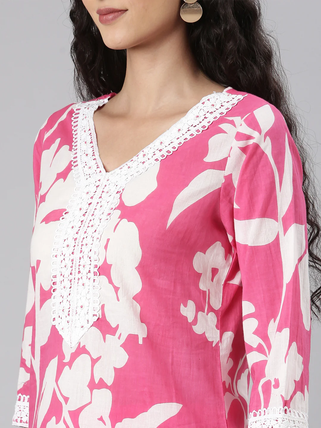 Neerus Pink Straight Casual Floral Kurta and Trouser with Dupatta - Image 5