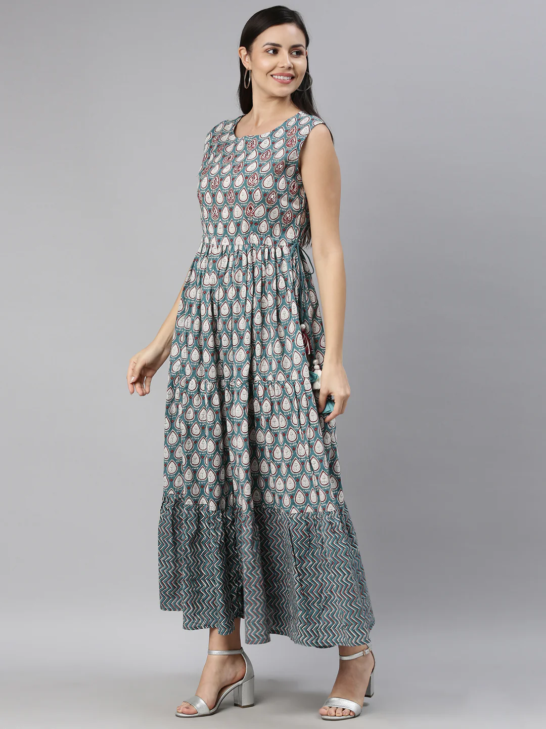 Neerus Rama Color Cotton Fabric Kurta - Image 2