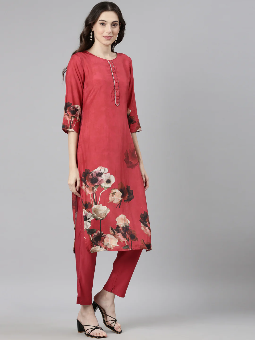 Neerus Red Casual Floral Straight Kurta and Trousers With Dupatta - Image 3