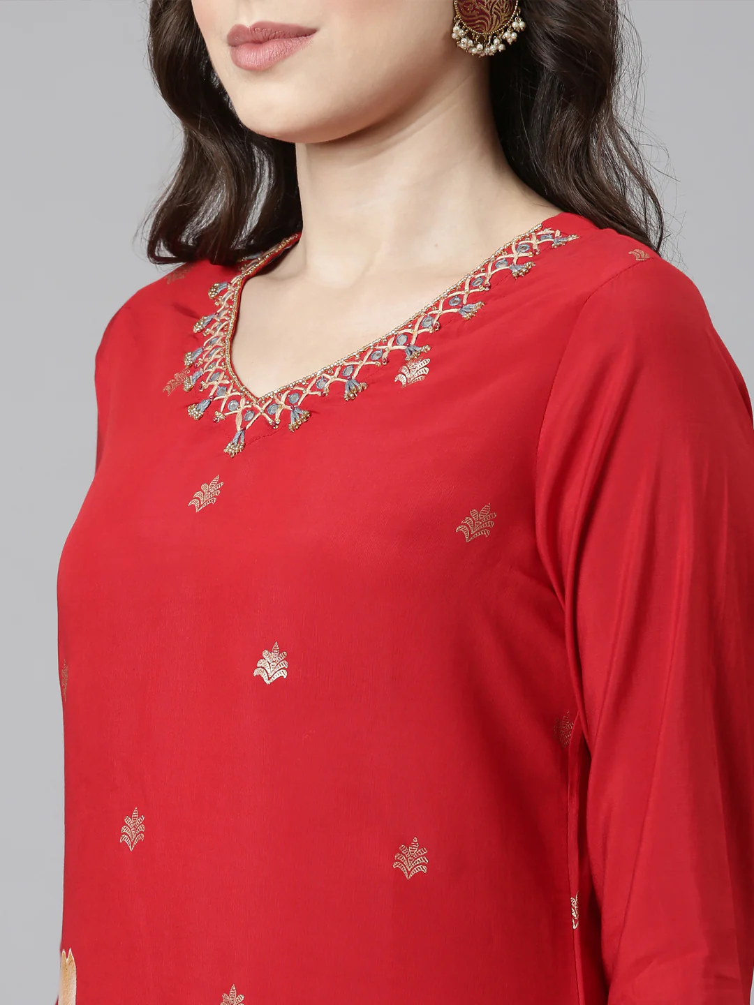 Neerus Red Casual Floral Straight Kurta and Trousers With Dupatta - Image 5