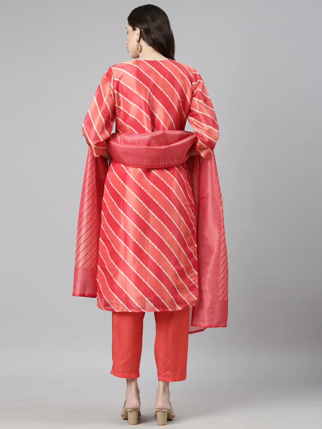Neerus Red Casual Leheriya Straight Kurta and Trousers With Dupatta - Image 4