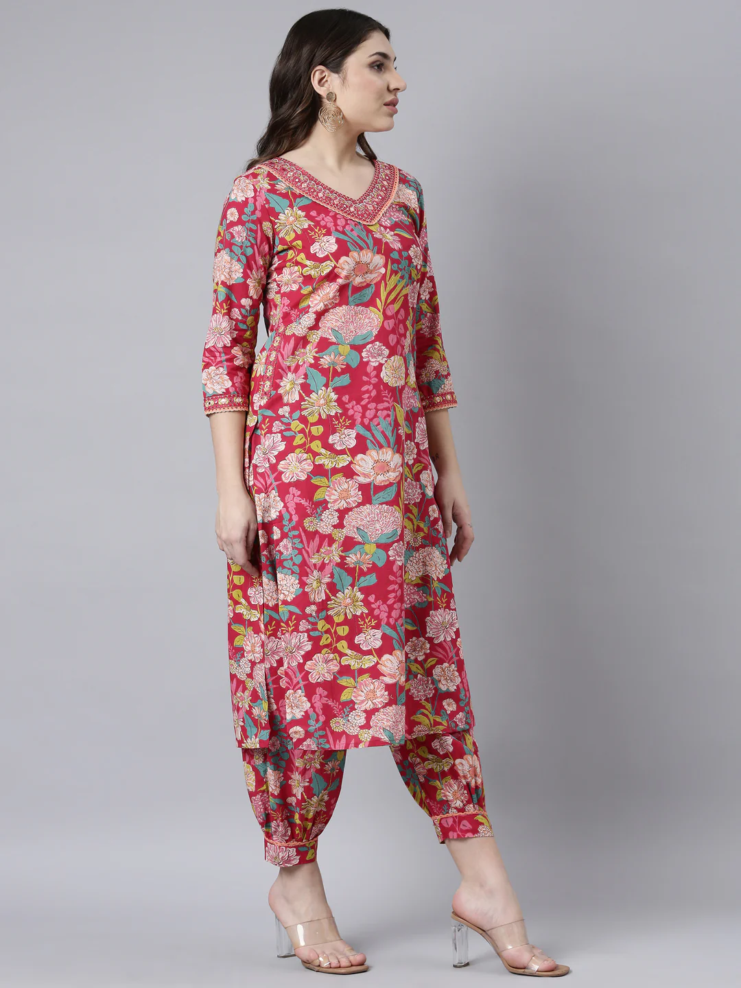 Neerus Red Regular Straight Floral Kurta And Salwar With Dupatta - Image 2
