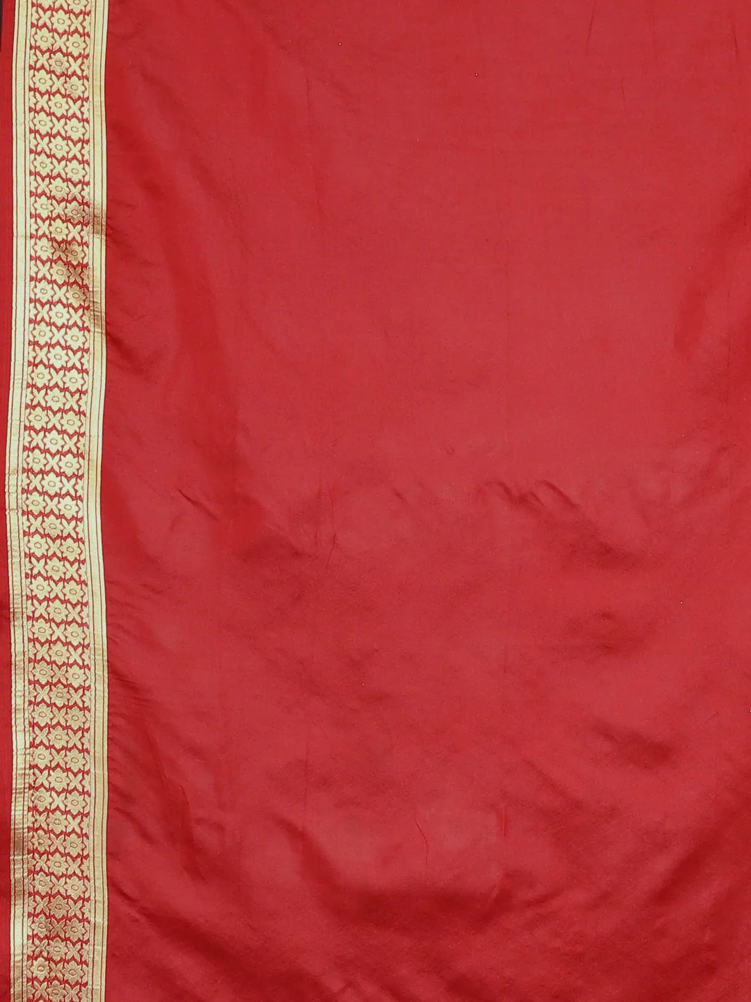 Neerus Red Textured Saree With Blouse - Image 6