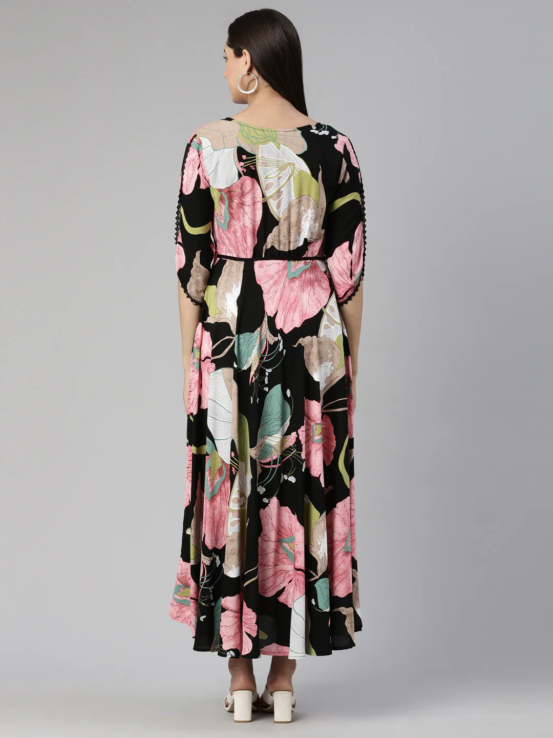 Neerus Round Neck Printed Maxi Dress - Image 3