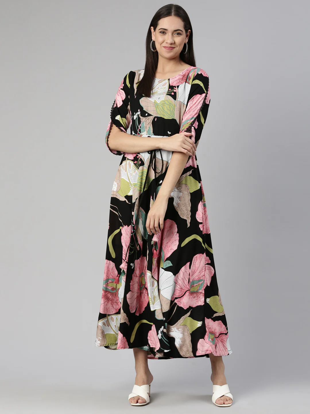 Neerus Round Neck Printed Maxi Dress - Image 5