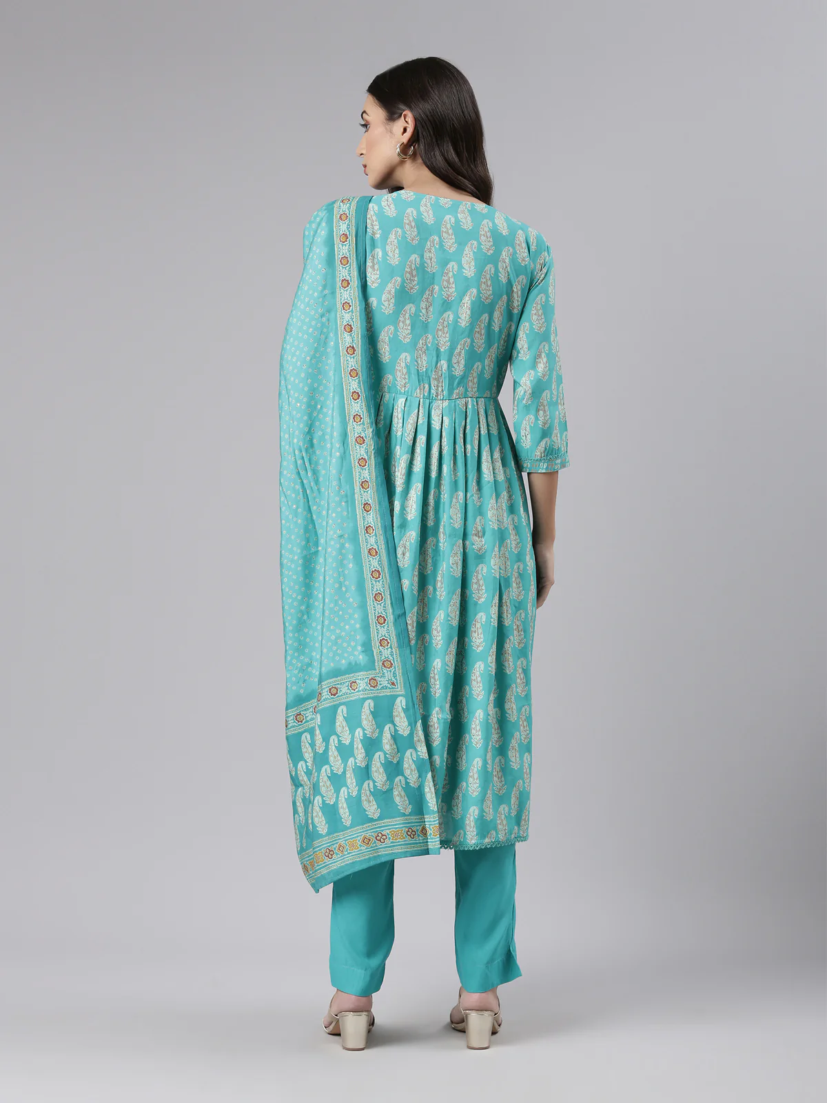 Neerus Sea Green Regular Calf Length Embroidered Kurta Solid Palazzos With Dupatta - Image 3