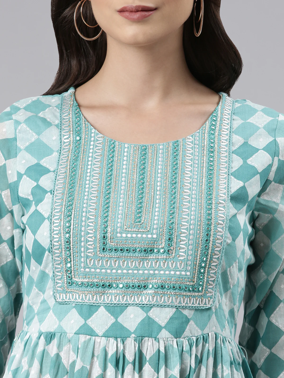 Neerus Sea Green Regular Calf Length Embroidered Kurta Solid Palazzos With Dupatta - Image 4