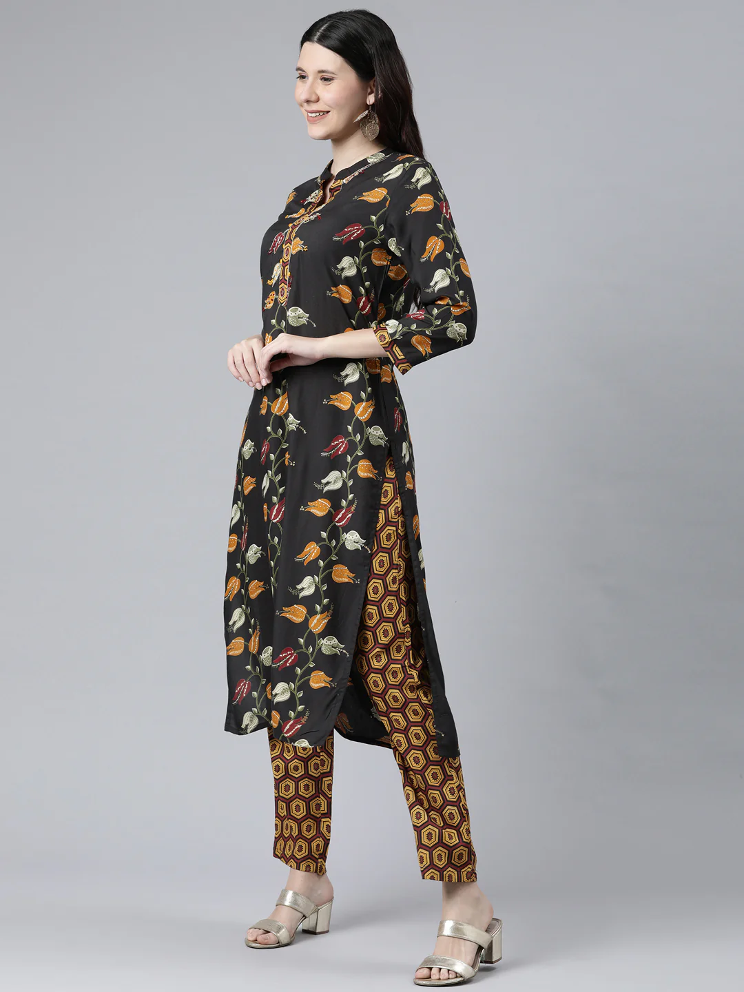 Neerus Women Black Cotton Floral Printed Kurta - Image 2
